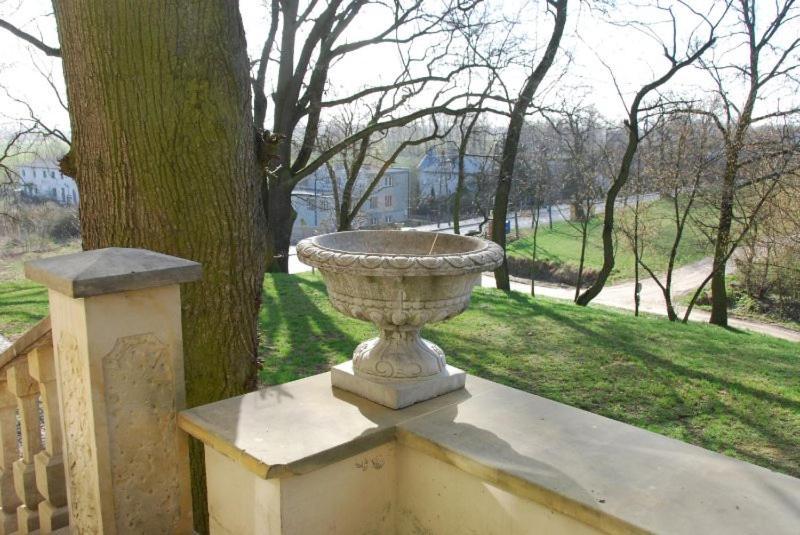 Palac W Malkowie Warta Bagian luar foto