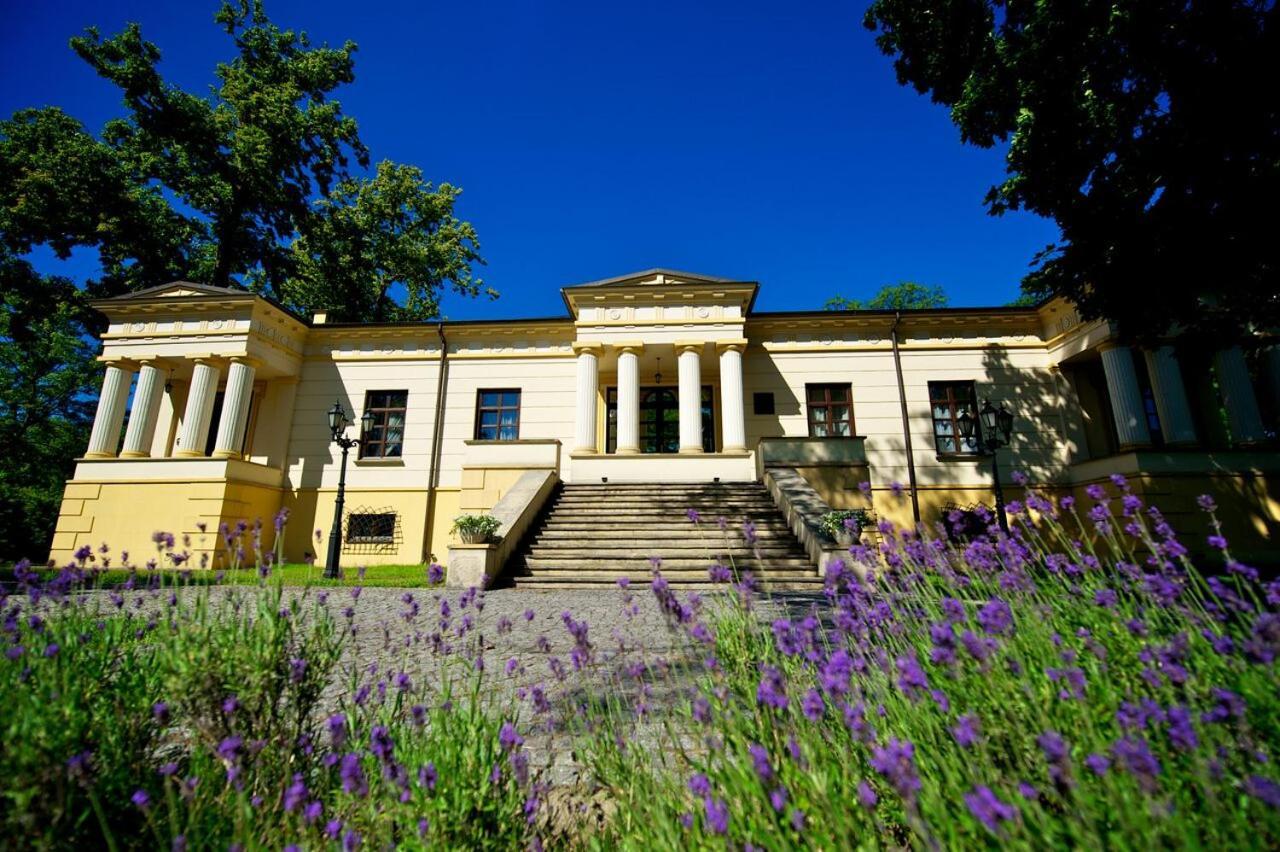 Palac W Malkowie Warta Bagian luar foto