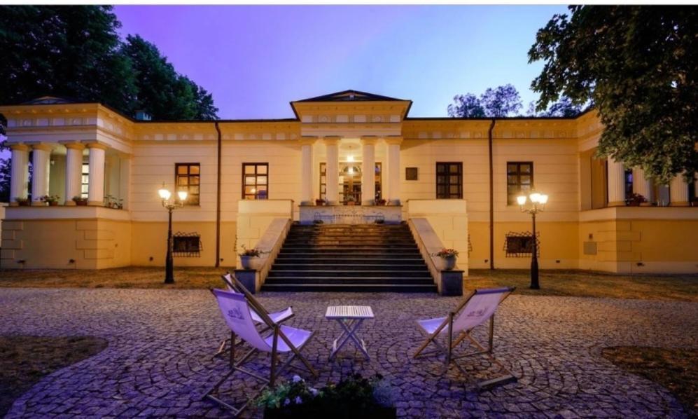 Palac W Malkowie Warta Bagian luar foto