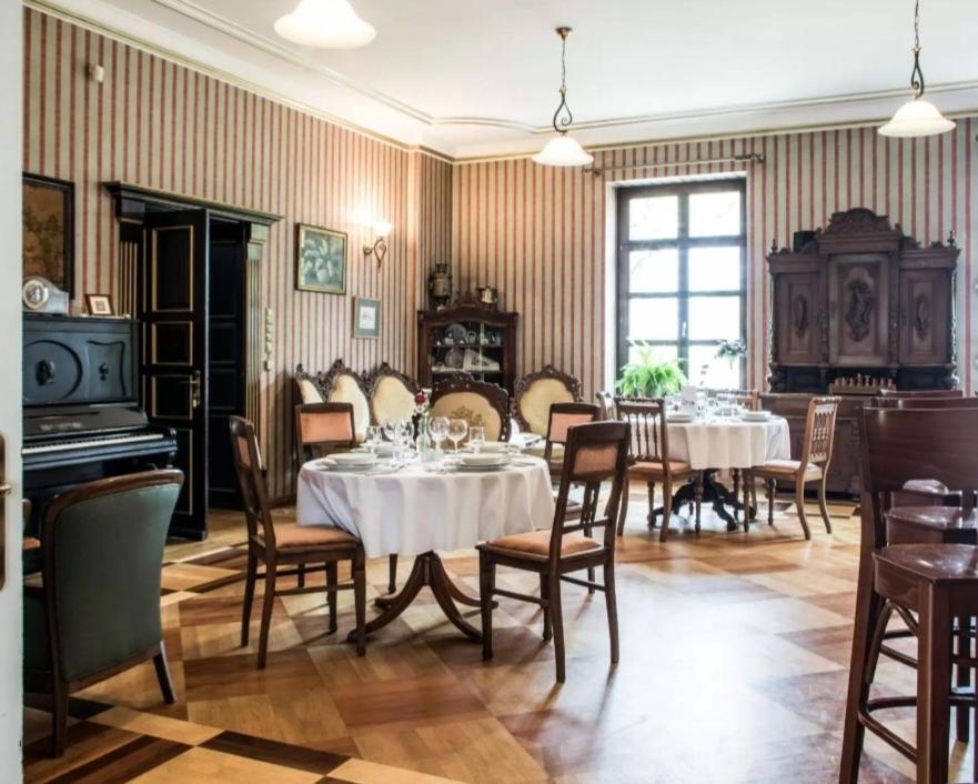 Palac W Malkowie Warta Bagian luar foto