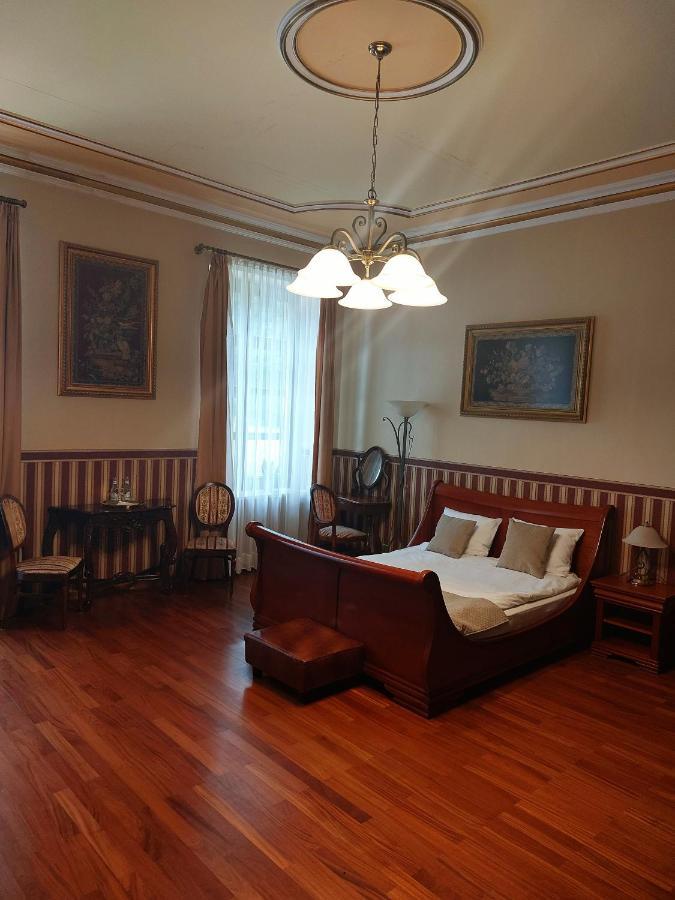 Palac W Malkowie Warta Bagian luar foto